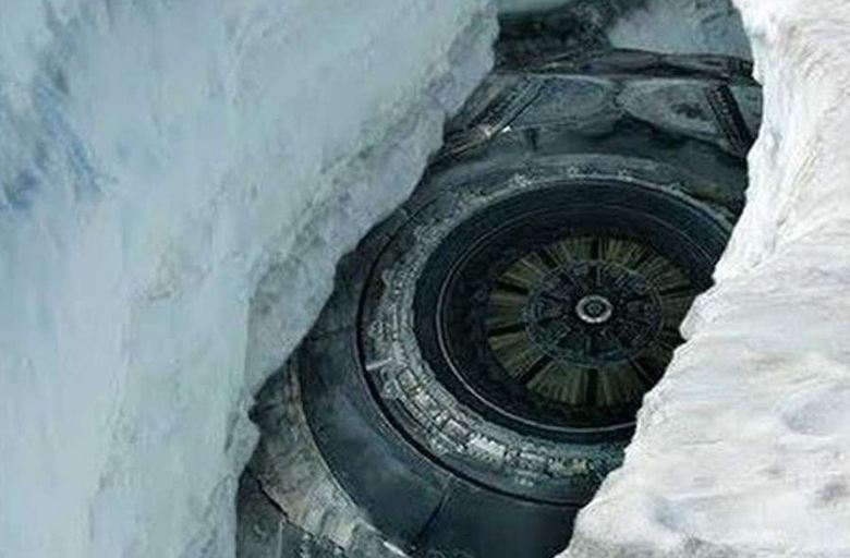 ¿En el hielo de la Antártida está enterrado un OVNI gigante?