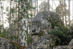 ¿Por qué un ídolo de piedra de Siberia de 2400 años se sometió a un realineamiento racial para parecer menos europeo?