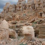 Guardianes de piedra de una tumba misteriosa: Los secretos del Monte Nemrut. Guardianes de piedra de una tumba misteriosa: Los secretos del
