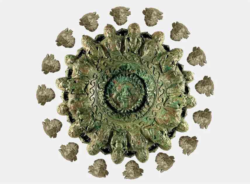 Lámpara de bronce revelada como objeto de culto de Dionisio en Cortona, Italia. Lámpara de bronce revelada como objeto de culto de Dionisio en Cortona, Italia.