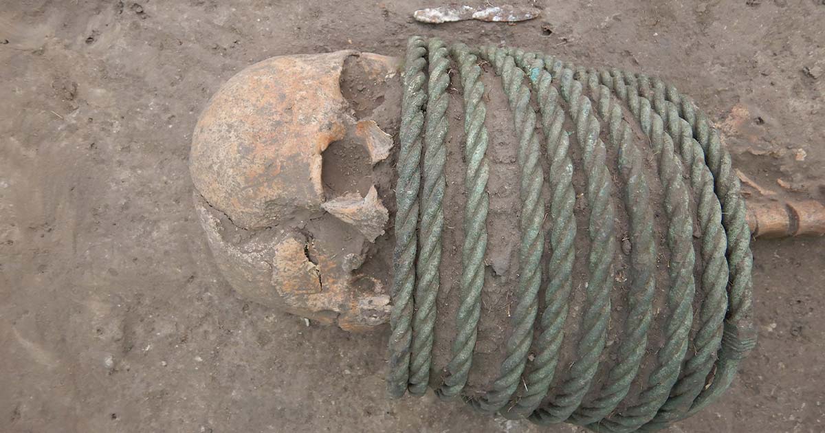 Entierros antiguos adornados de manera extraña encontrados en Ucrania. Entierros antiguos adornados de manera extraña encontrados en Ucrania.