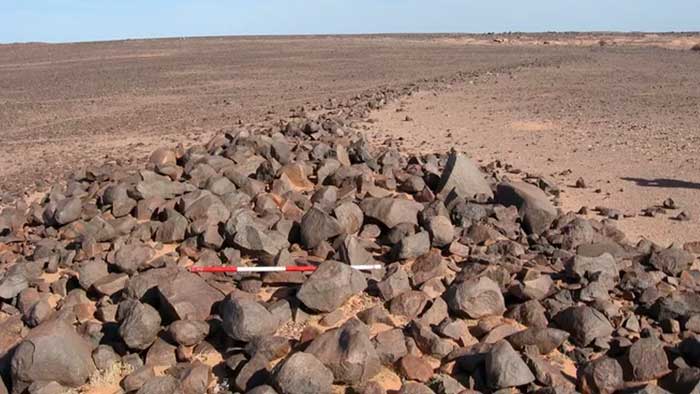 Antiquísimos y misteriosos monumentos de piedra cubren el desierto del Sahara
