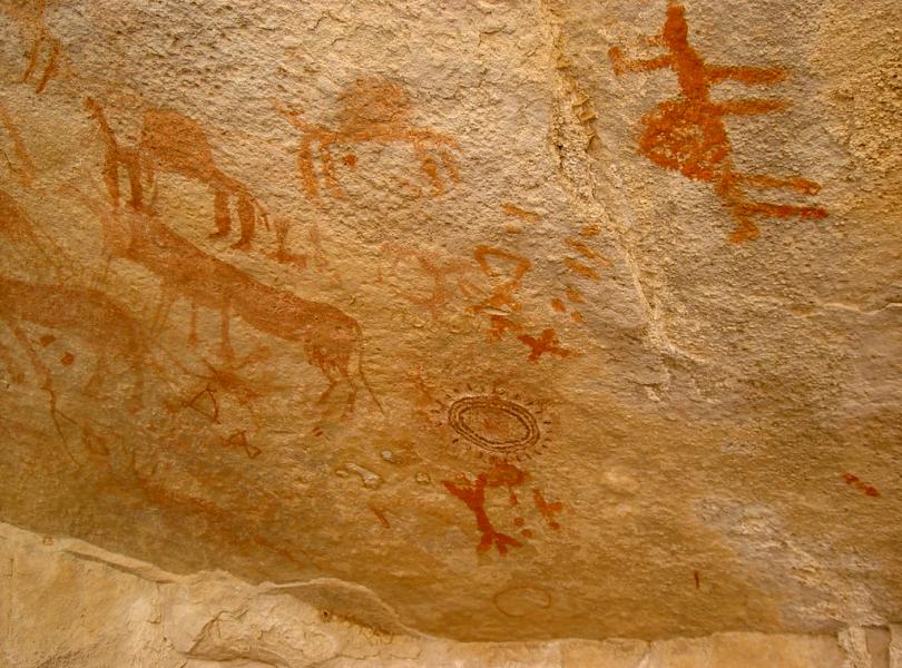 Misteriosos frescos que representan criaturas fantásticas encontradas en el Sahara 3