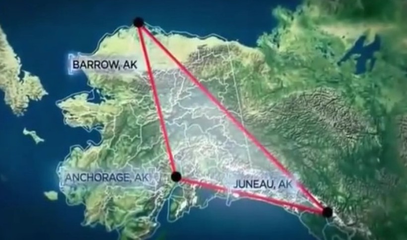 Los archivos militares muestran que un analista de la CIA descubrió una base alienígena en Mount Hayes, Alaska 8