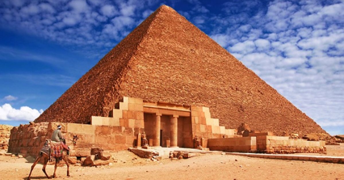 Un extraño artefacto extraterrestre se esconde en la pirámide de Keops: declaración famosa de un ufólogo