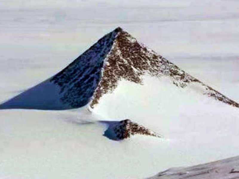Pirámide en la Antártida