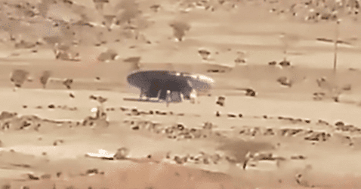Un enorme objeto volador no identificado aterrizó en Arabia Saudita – Todo fue grabado por un local (VIDEO)