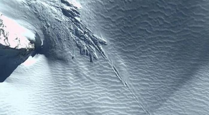 Entusiasta de los ovnis descubrió un ovni estrellado usando Google Earth