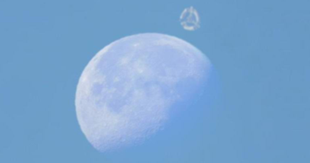 Un gran OVNI avistado cerca de la Luna revive a la comunidad OVNI (VIDEO)