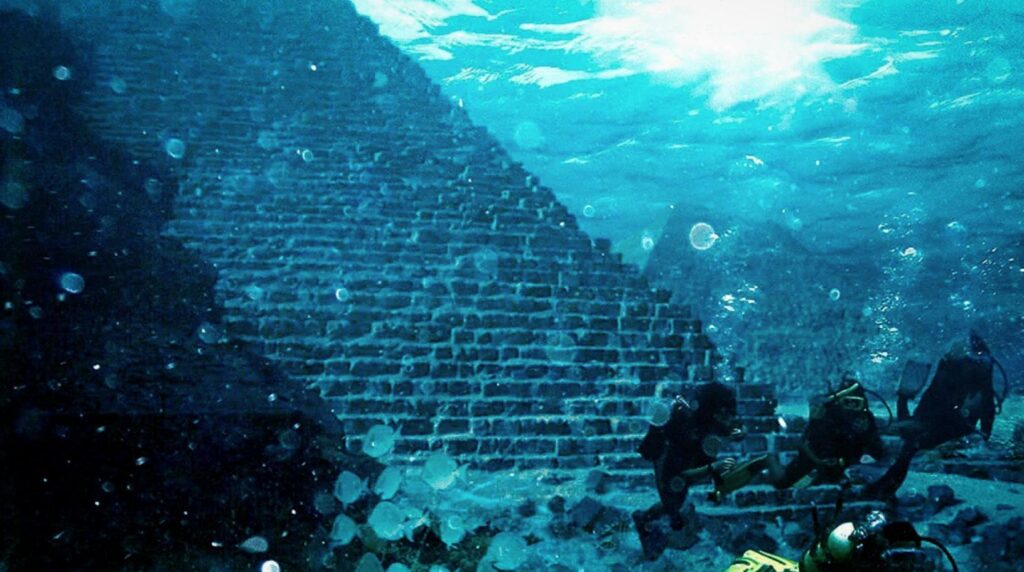 Pirámide submarina de las Azores
