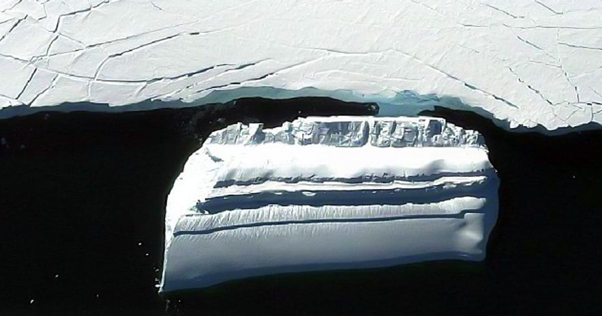 ¿Algo enorme se disfraza de iceberg gigante flotando en la Antártida?
