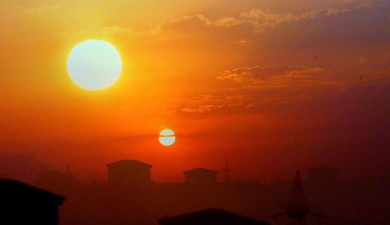 Texas tomó dos sol misterioso en el horizonte